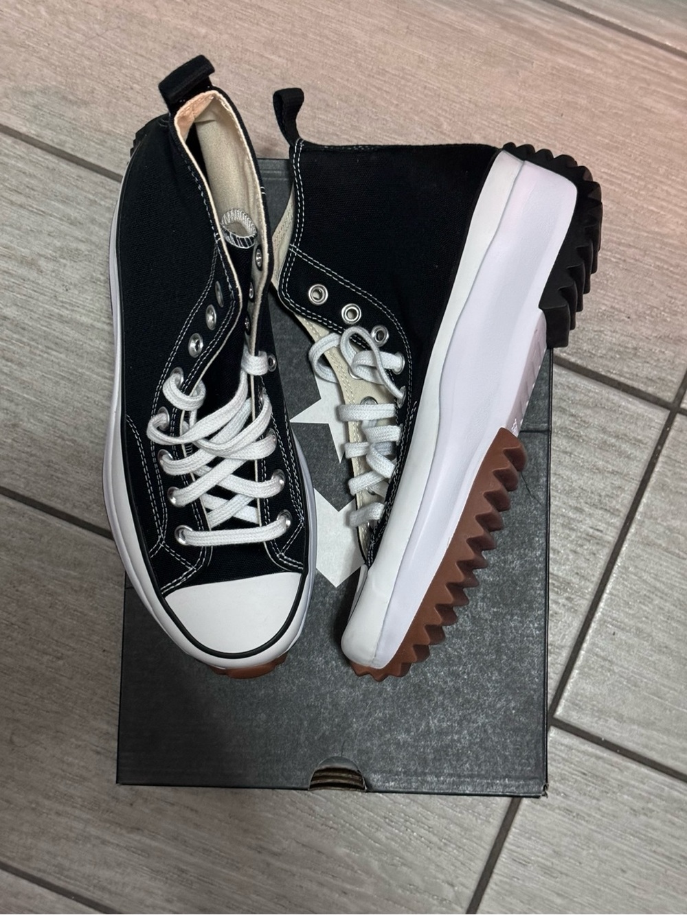 Converse Black and White High-Top Platform Run Star Hike Sneakers Men’s size 7
